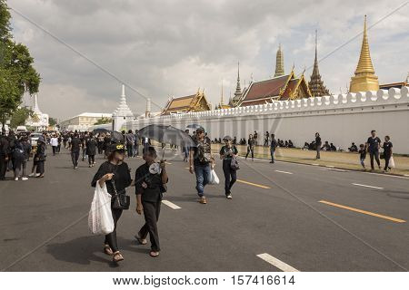 BANGKOK THAILAND - OCT 23 : snap shot of mourners on Na Phra Lan road in Sanam Luang area while the funeral of king Bhumibol Adulyadej in Grand Palace on october 23 2016