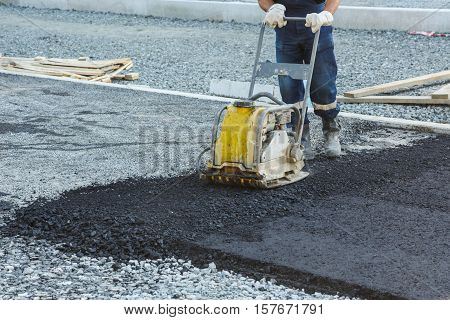 Worker Use Vibratory Plate Compactor