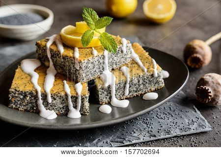 Poppy Seeds Cake With Lemon Topping