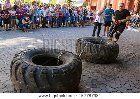 Uzhgorod Ukraine - August 28 2016: Strongmen perform exercise during the 13th power tournament 