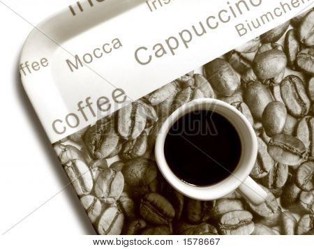 Tazza di caffè sul vassoio