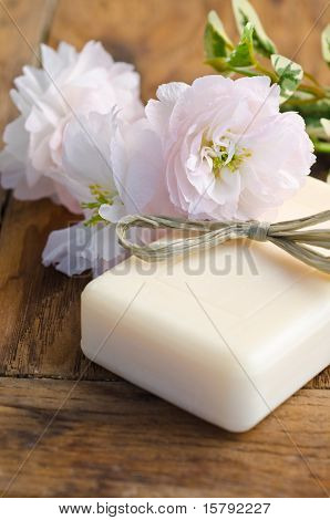 Jabón natural con flores de Apple