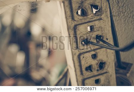 Putting Electricity Wire Into Electrical Outlet In Stead Of Having A Plug / Electricity Usage And Sa
