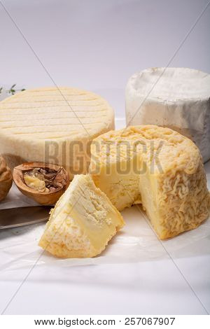 French Aoc Langres Soft Cow Crumbly Cheese With Washed Rind Structure Made In Champagne-ardenne Regi