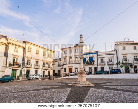 Estremoz, Portugal - August 23, 2018: Central Square Of Estremoz With A Marble Pillory In Manueline 