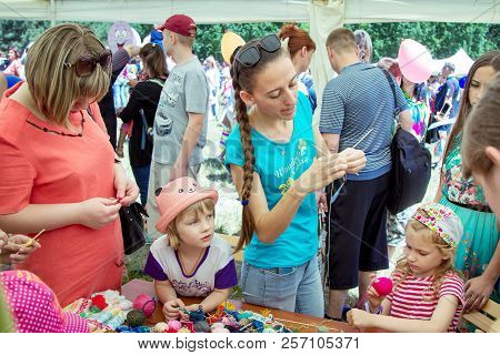 Zaporozhia/ukraine- June 2, 2018: Charity Family Festival-young Woman - Volunteer Explaining To Smal