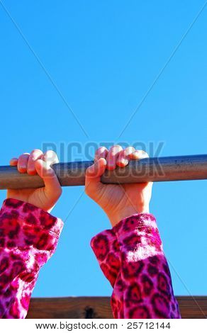 Tyttö Monkeybars