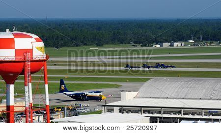 Pensacola august 27: Vereinigten Staaten Marine Blau Engel Kampf Demo Team durchführen august 27, 