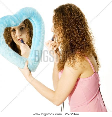 Girl Is Stifting Her Lipps