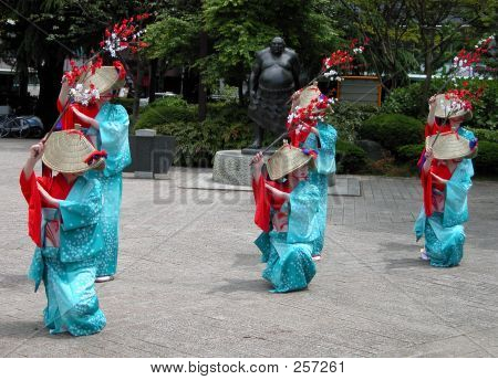 Traditionel dans