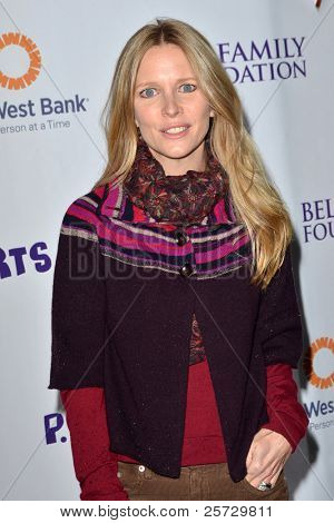 LOS ANGELES - 20 NOV: Lauralee Bell arrive au P.S Arts 2011 « Express Yourself » événement à Barker