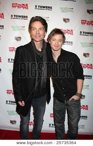 LOS ANGELES - NOV 22: Richard Marx, søn på 2011 Hollywood Parade julekoncert på Universal