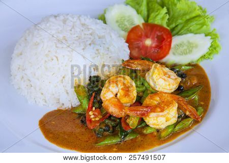 Stir Fried Shrimp In Thai Red Curry Paste With Rice And Fried Egg Spicy Fried Shrimp Curry Fried Shr