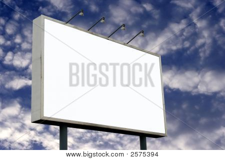 Prázdné Billboard a mraky Pluffy