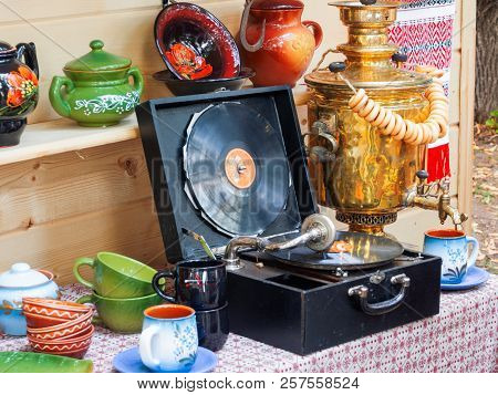 Moscow, Russia - August 19, 2018. Antique Crockery And Gramophone At The Festival Times And Epochs. 
