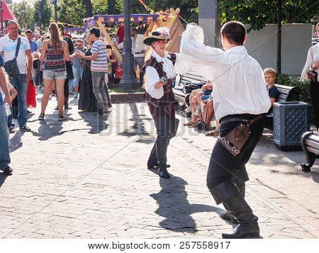Moscow, Russia - August 19, 2018. Historical Fencing At The Festival Times And Epochs. Historical Re