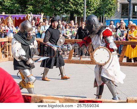 Moscow, Russia - August 19, 2018. Historical Fencing At The Festival Times And Epochs. Historical Re