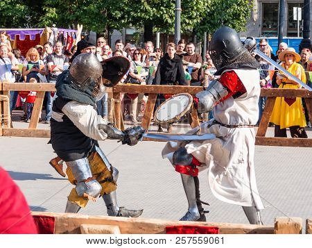 Moscow, Russia - August 19, 2018. Historical Fencing At The Festival Times And Epochs. Historical Re