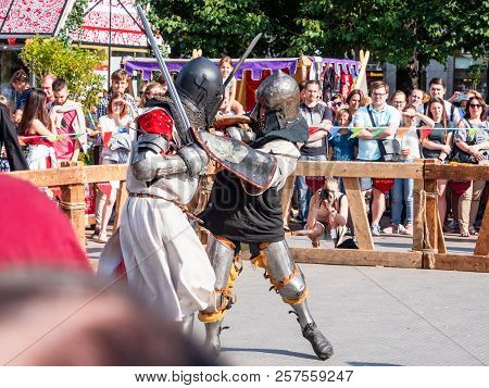 Moscow, Russia - August 19, 2018. Historical Fencing At The Festival Times And Epochs. Historical Re