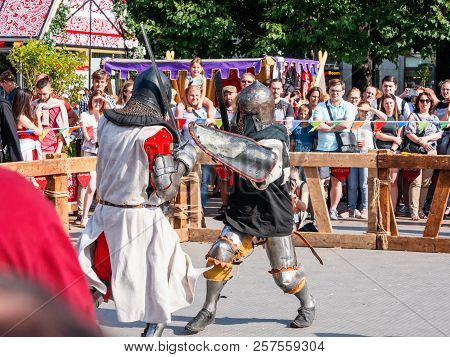 Moscow, Russia - August 19, 2018. Historical Fencing At The Festival Times And Epochs. Historical Re