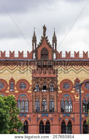 Glasgow, Scotland, Uk - June 17, 2012: Closeup Of Central Part Of Facade Of Templeton Building Is Ye