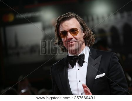 Jason Sudeikis walks the red carpet ahead of the 'Driven' Premiere And Closing Night during the 75th Venice Film Festival at Sala Grande on September 8, 2018 in Venice, Italy.