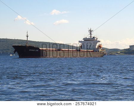 Vladivostok,primorsky Kray / Russia - September 8 2018: Bulk Carrier Orange Link In Roadstead Of Por