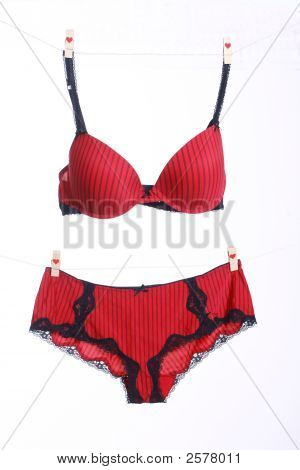 Sous-vêtements rouges