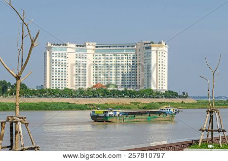 Phnom Penh, Cambodia - April 9, 2018: View From The Preah Sisowath Quay And From The Riverside Park 