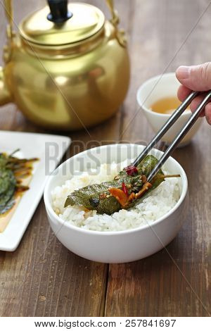 pickled perilla leaves over rice, korean food, kkaennip jangajji