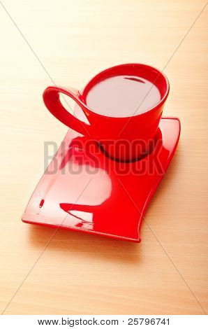 Tasse de thé sur le fond en bois