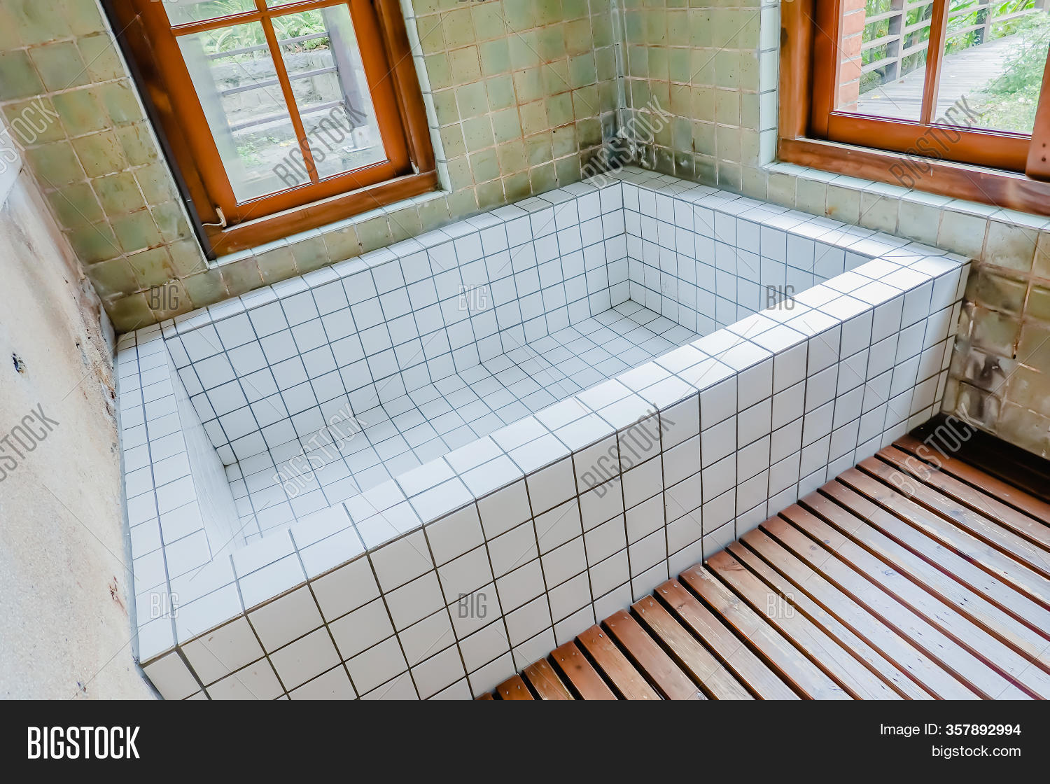 Detail Bathtub Fill Image & Photo (Free Trial) Bigstock
