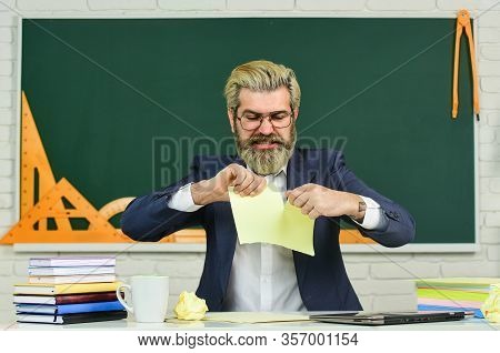 Modern Education For Teens. Teacher Traditional And Modern Subjects. Study Hard. Get Free Education.