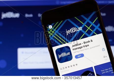 Los Angeles, California, Usa - 24 March 2020: Jetblue App Logo On Phone Screen Close Up With Website