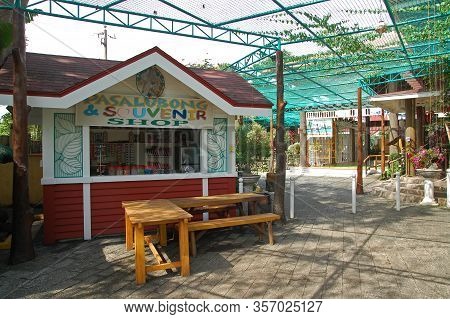 Bulacan, Ph - Oct. 16: Cherubin Gardens Souvenir Shop Facade On October 16, 2015 In Meycauayan, Bula