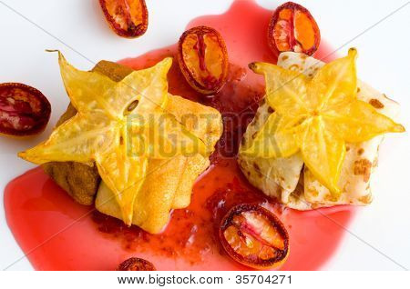 Pancakes con sciroppo e bacche