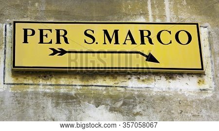 Road Sign In Venice In Italy With Directions To Square Of Saint Mark