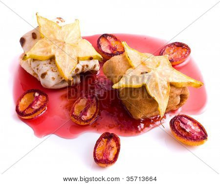 Pancakes con sciroppo e bacche
