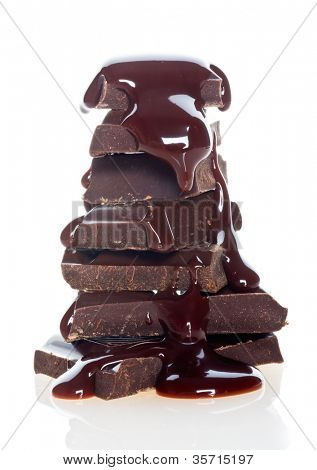 Chokolade sirup på hvid baggrund