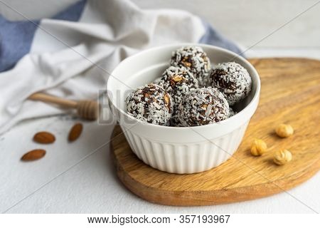 Еnergy Balls From Dates And Different Nuts