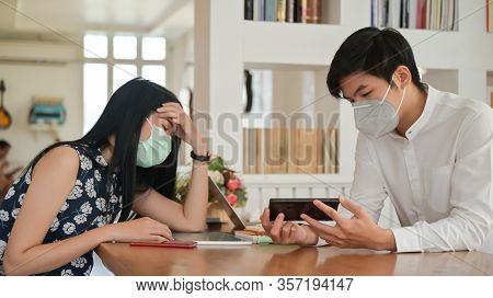 Men And Women Wear Masks To Protect The Virus. They Are Meeting Via The App With Smartphone.