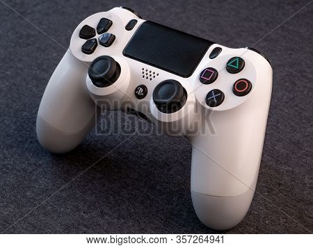 Uk, March 2020: White Sony Ps4 Playstation Pad Controller Side