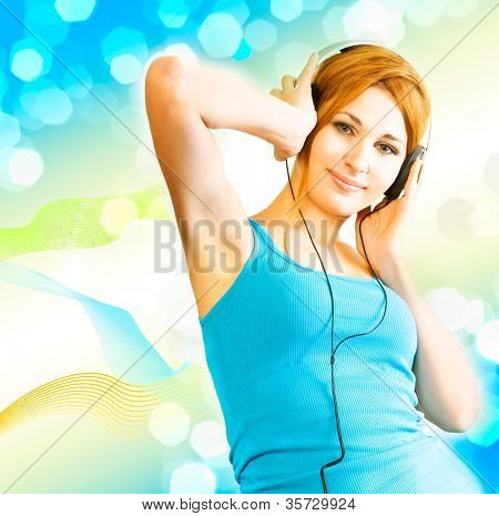 bella donna sessuale in cuffie