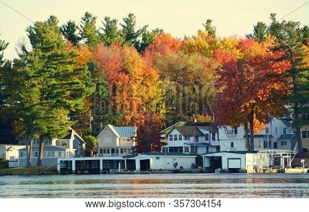 Wellesley Island, New York, U.s.a - October 19, 2019 - The View Of The Waterfront Homes Surrounded B