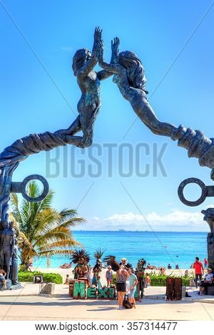 Playa Del Carmen, Mexico - Dec. 26, 2019: Visitors Mingling On Fundadores Park Beach At Playa Del Ca