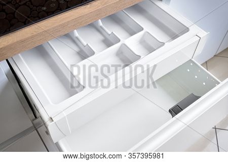 Solution For Placing Kitchen Utensils In Modern Kitchen - Horizontal Sliding Pullout Drawer Shelves 