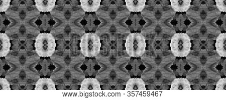 Vibrant Geometric Swimwear Pattern. Ethnic Seamless Pattern. Geo Portugese Ikat Rapport. Watercolor