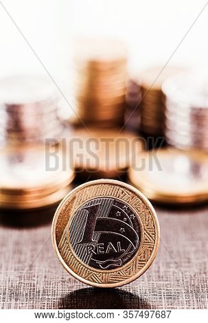 Currency Of A Brazilian Real, With Blurred Image In The Background Of Several Currencies. Award, Sav