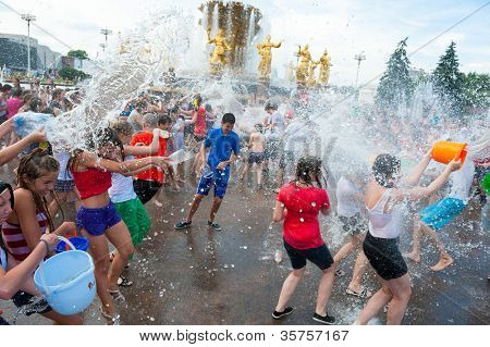 Moskova - 14 Temmuz: çekim ve su birbirine flash mob 