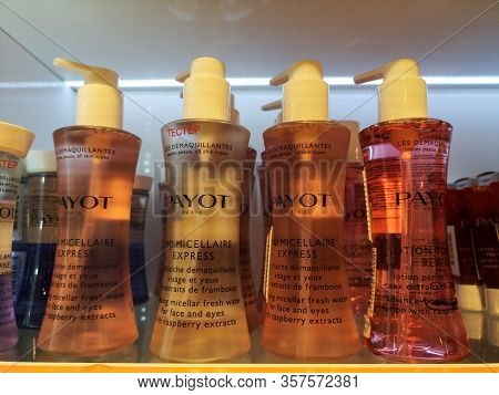 Water Micellar Cleaning For Face And Eyes Instant Action With Raspberry Extracts Payot Eau Micellair